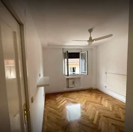 90grados Aislamiento Acústico Sl sala con piso de madera
